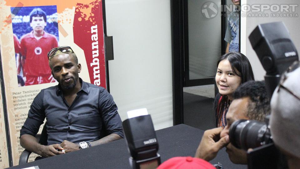 Kembali ke bekas klub yang pernah diperkuatnya, Greg enggan menyebut nilai kontrak yang disepakati bersama Macan Kemayoran Persiaj.